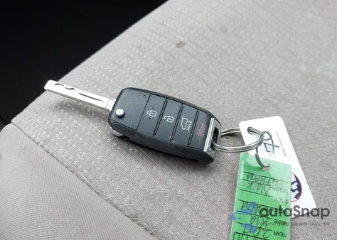 2017 Kia Sedona L из США, поврежденный, VIN KNDMA5C15H6289191